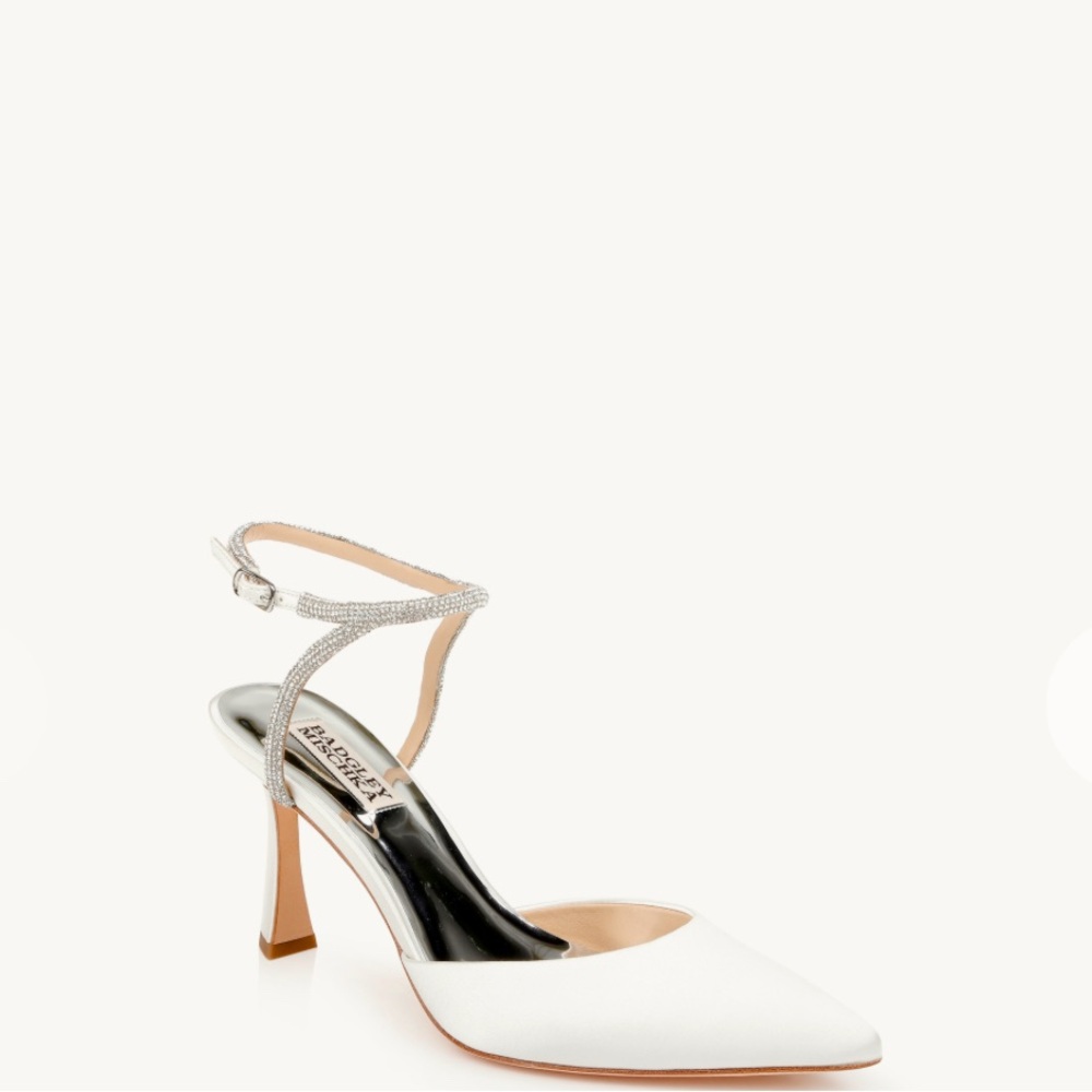 Gorgeous classic bridal shoes